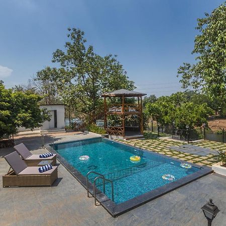 Saffronstays Riverfront Manor, 5-Bdr Pool Villa By Pej River Карджат Экстерьер фото