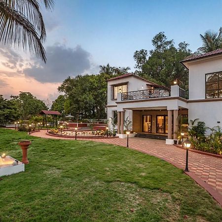 Saffronstays Riverfront Manor, 5-Bdr Pool Villa By Pej River Карджат Экстерьер фото
