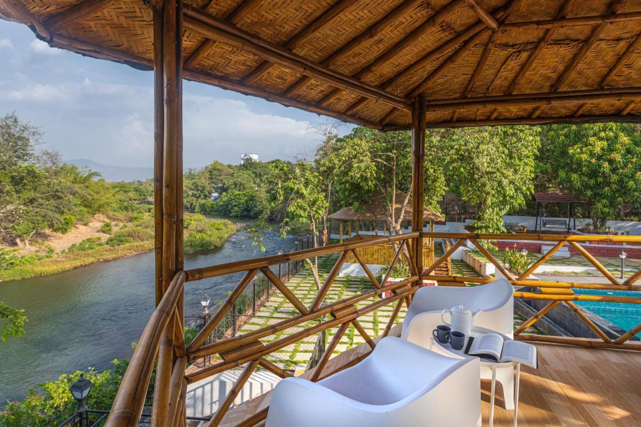 Saffronstays Riverfront Manor, 5-Bdr Pool Villa By Pej River Карджат Экстерьер фото