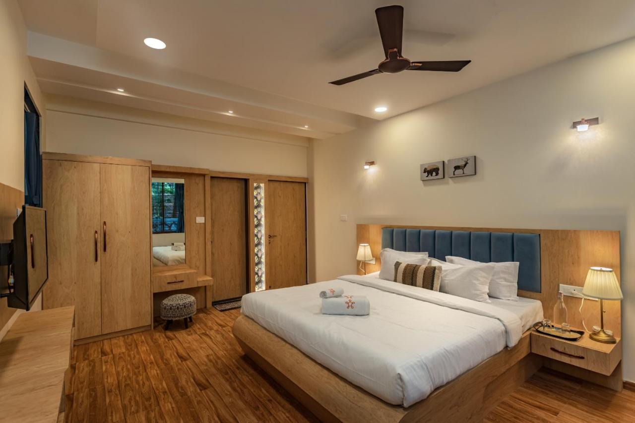 Saffronstays Riverfront Manor, 5-Bdr Pool Villa By Pej River Карджат Экстерьер фото