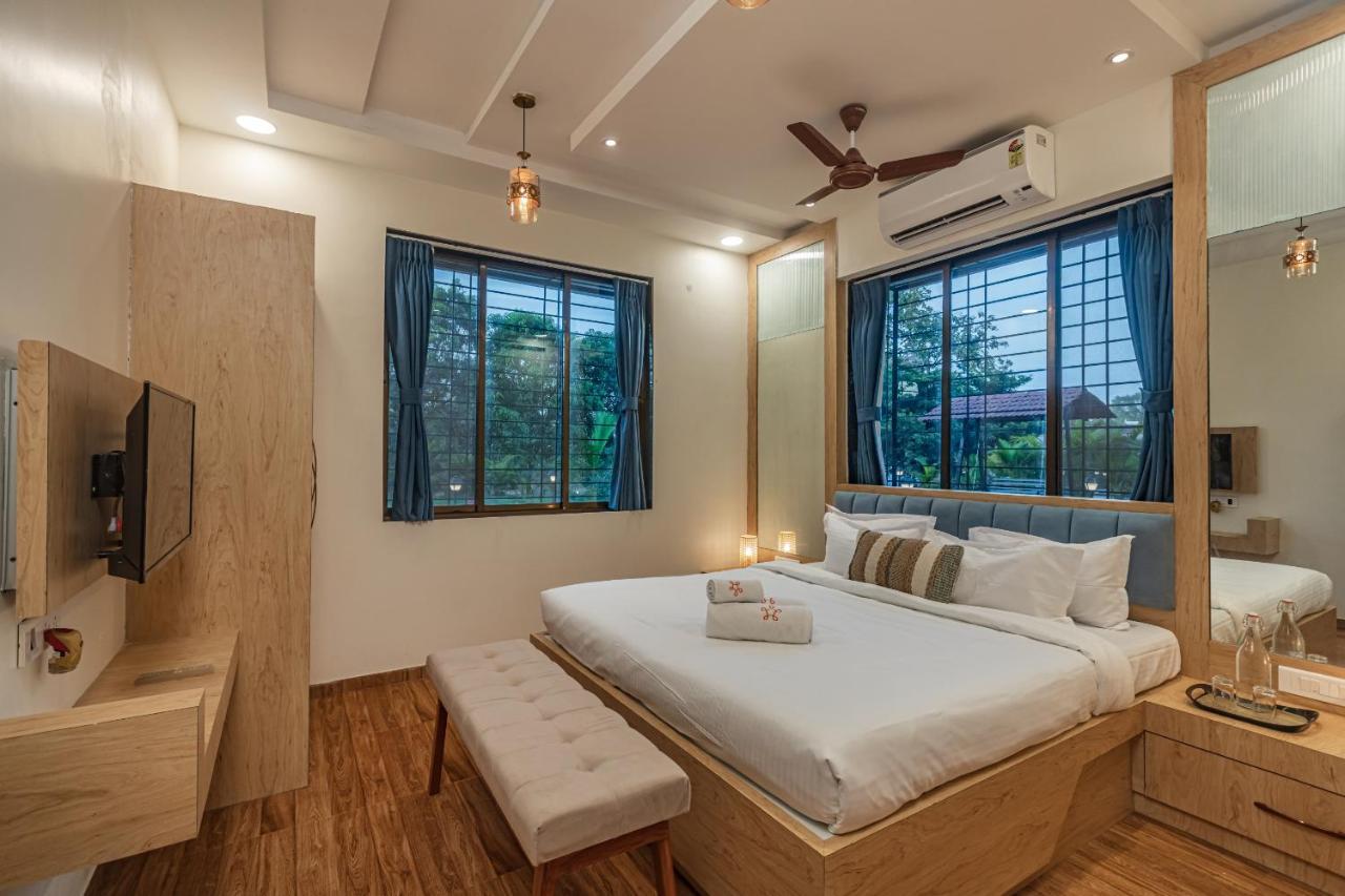 Saffronstays Riverfront Manor, 5-Bdr Pool Villa By Pej River Карджат Экстерьер фото